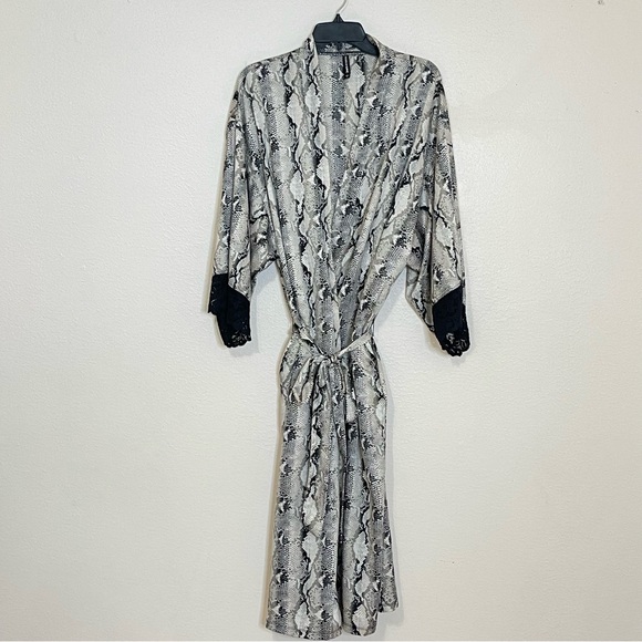 Torrid Snake Print Robe Size 2 - Picture 12 of 16